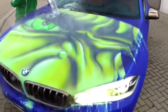 Auto verandert in Incredible Hulk bij contact met water - Thalmaray.co