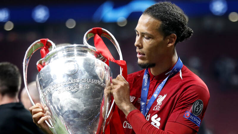 Van Dijk strijdt met Messi en Ronaldo om titel Wereldvoetballer van het Jaar