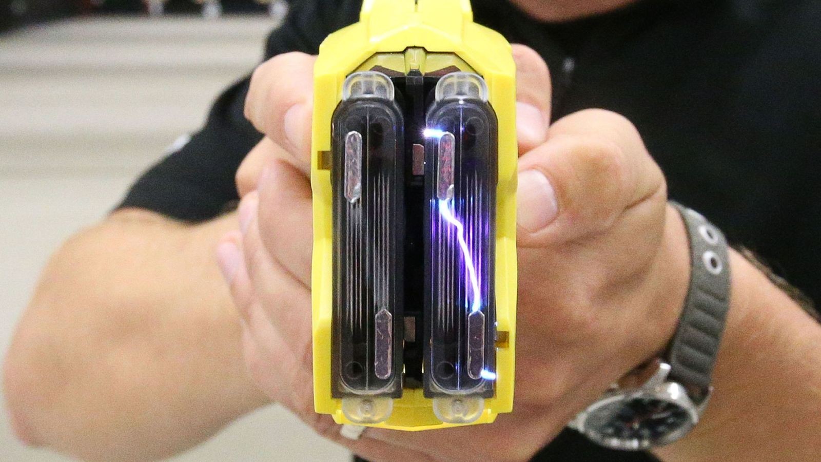 Politie wil taser. Ze wil hem nú – Wel.nl