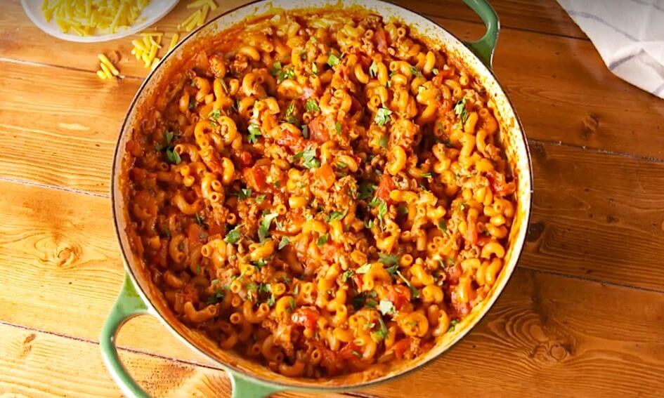 Eenpansgerecht: rundergoulash met macaroni