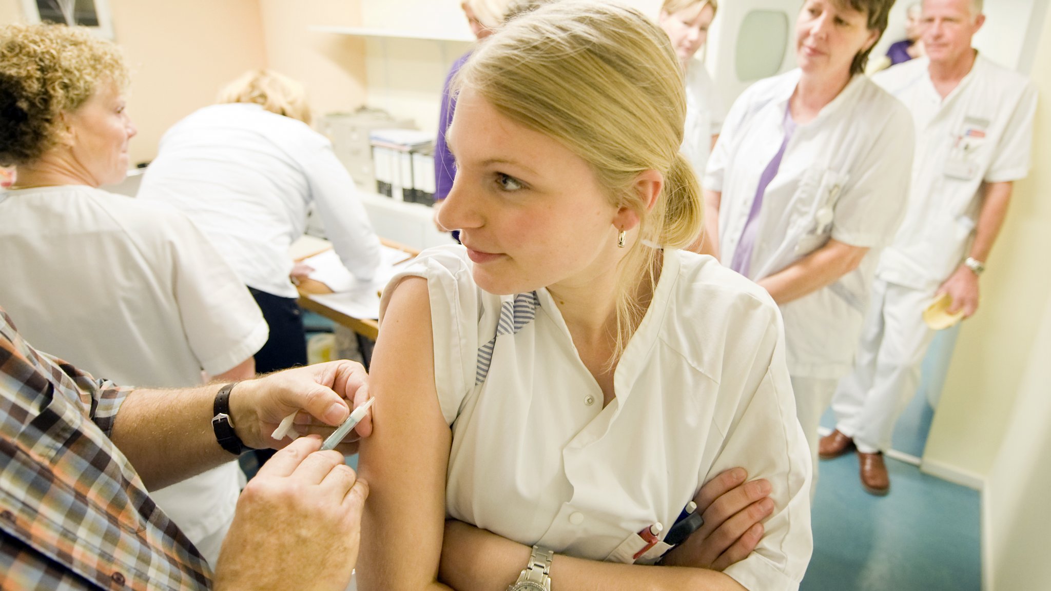 Slechts 30 procent ziekenhuispersoneel gevaccineerd: 'Haal standaard griepprik' | RTL Nieuws