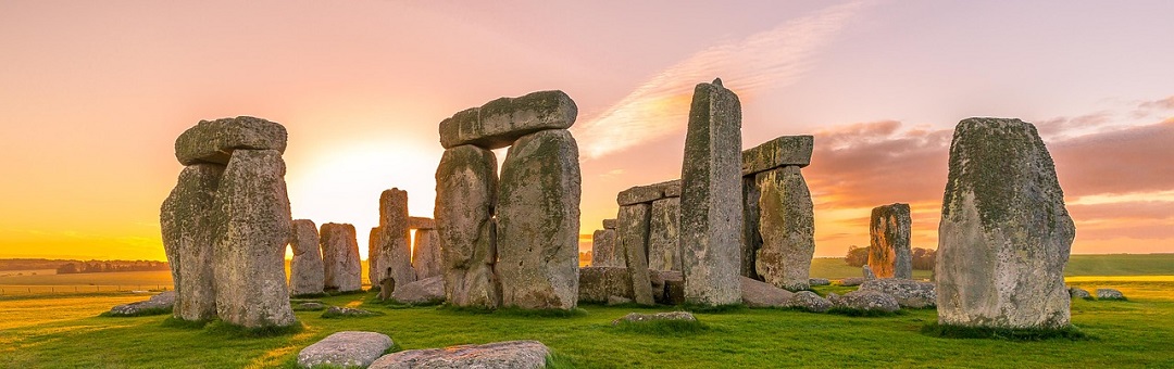 6800 jaar oude steencirkel die drie keer zo groot is als de sarsen-cirkel van Stonehenge ontdekt. Archeologen doen 'sensationele vondst'