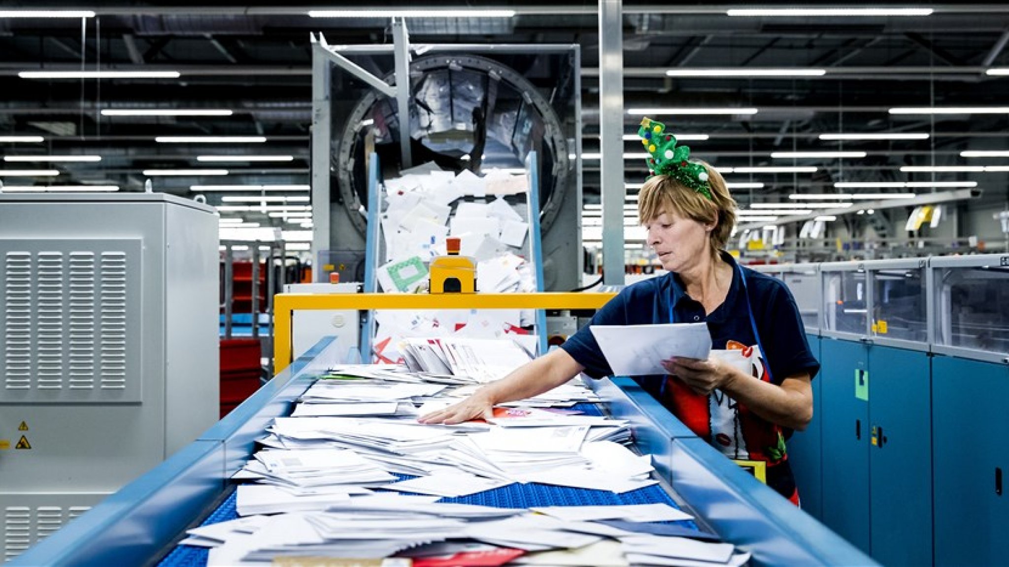 PostNL verhoogt tarieven voor postzegels én pakketjes | RTLZ