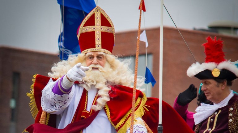 Organisator Haagse Sinterklaasintocht ontvangt bedreigingen om Zwarte Piet - Omroep West