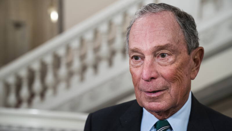 Bloomberg stelt zich kandidaat, 'wil roekeloze en onethische Trump verslaan'