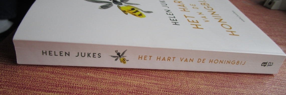 Boekrecensie: Het hart van de honingbij, Helen Jukes. | hethartvandehoningbij | boekrecensie | roman | ambo anthos | honingbijen | bijzonder boek