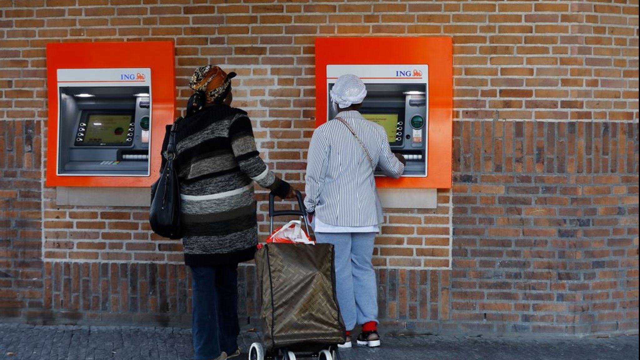 Cash betalen boven 3000 euro in de ban in strijd tegen witwassen, maar helpt het? | RTL Nieuws