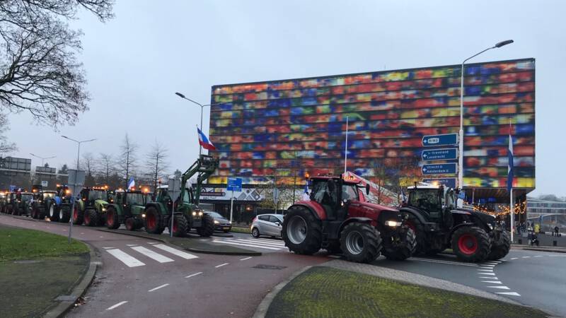 Boeren en bouwers op Mediapark Hilversum, geblokkeerde wegen en bekeuringen