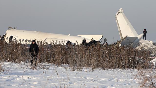 Vliegtuig met 98 mensen aan boord neergestort bij Kazachs vliegveld, 15 doden | NU - Het laatste nieuws het eerst op NU.nl