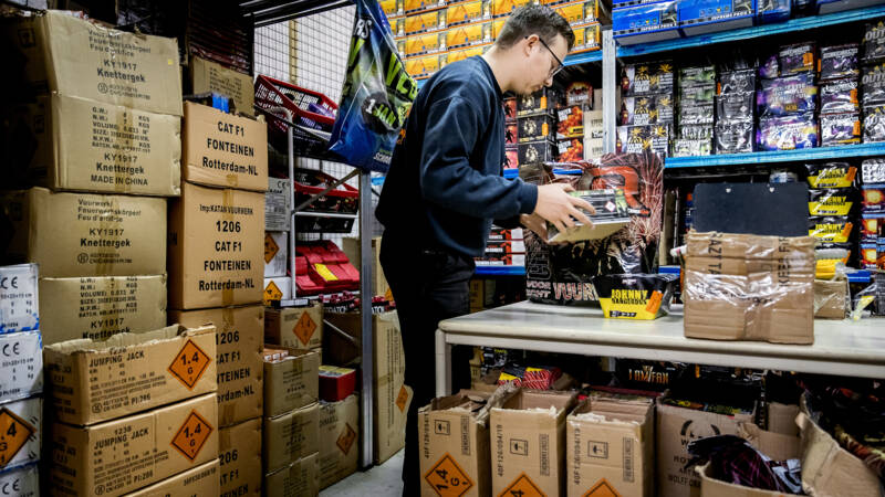 Vuurwerkverkoop begint vandaag, gratis bril en aansteeklont