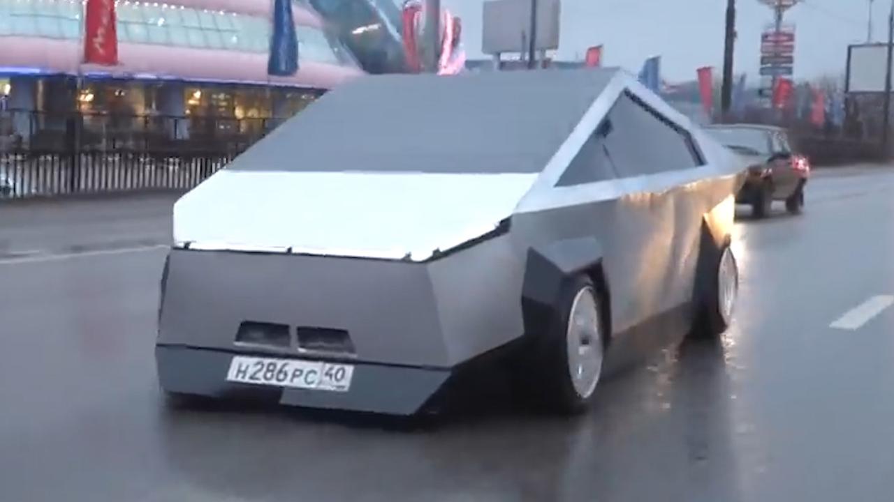 Russische YouTubers toveren Lada om tot Tesla's Cybertruck | NU - Het laatste nieuws het eerst op NU.nl