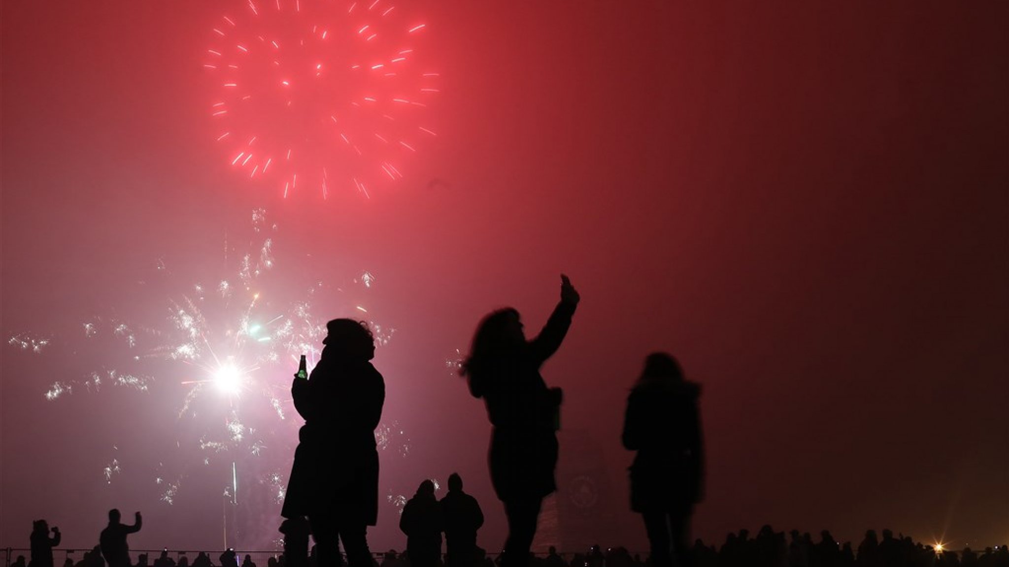 Vuurwerk vanavond waarschijnlijk niet te zien vanwege dichte mist | RTL Nieuws