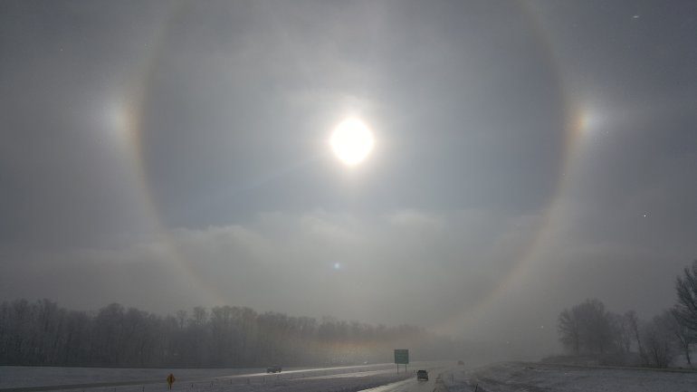 Spectacular 'Sun Dog' observed in Jilin, northeastern China -- Earth Changes -- Sott.net