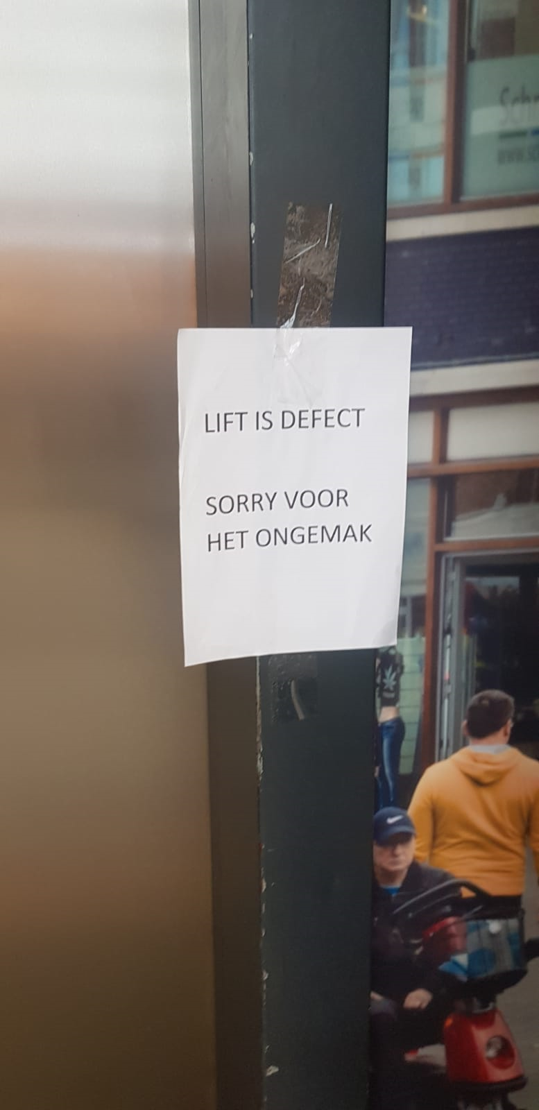 Hart voor Den Haag/Groep de Mos: lift Winkelcentrum Leyweg te vaak defect - Hart voor Den Haag