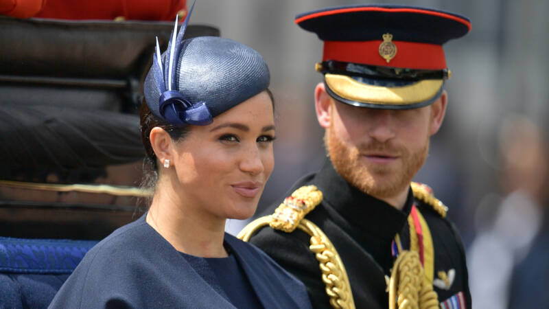 Harry en Meghan geven koninklijke titels op, verliezen toelage