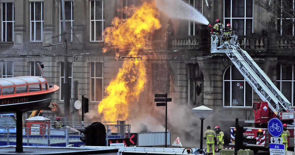 Hotel Amsterdam ontruimd door brand voor de deur | Binnenland | Telegraaf.nl