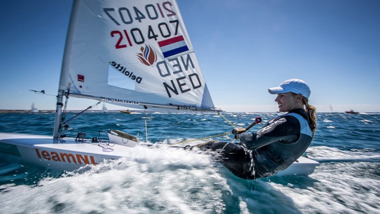 Zeilster Marit Bouwmeester herovert wereldtitel - Omroep West