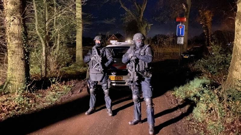 Grote politieactie in Noord-Nederland; tien arrestaties, een gewonde