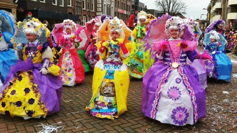 Lokale afdeling Kick Out Zwarte Piet (ja, echt!) vecht carnavalskleding aan -- Mens & Maatschappij -- Sott.net