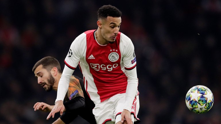 Ajax-talent Noussair Mazraoui niet bezig met buitenlandse interesse: 'Niks gehoord' - Omroep West