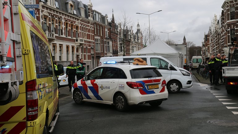 Fietsster overleden na aanrijding met vrachtwagen in Den Haag - Omroep West