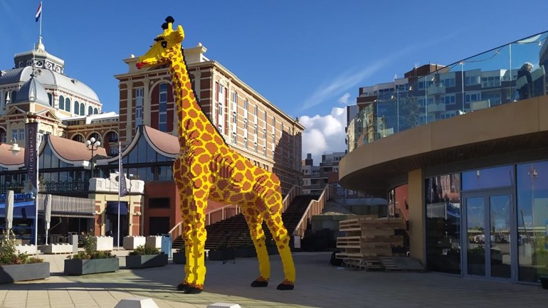 Bouwfout bij Legoland Scheveningen, geen zwaar verkeer meer op deel boulevard - Omroep West