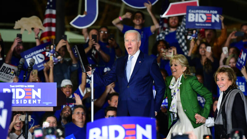 Biden wint in negen Super Tuesday-staten, Sanders aan de leiding in Californië