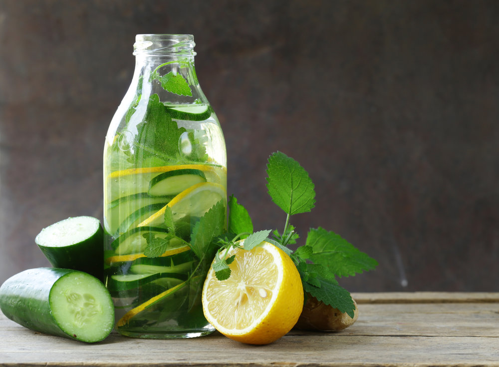 Dikke buik verminderen met tien centimeter in vier dagen met Sassy water