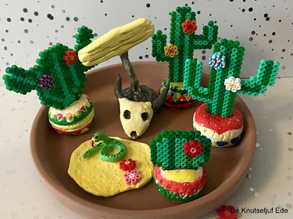 Mexicaanse cactussen knutselen met strijkkralen en klei » Crea met kids