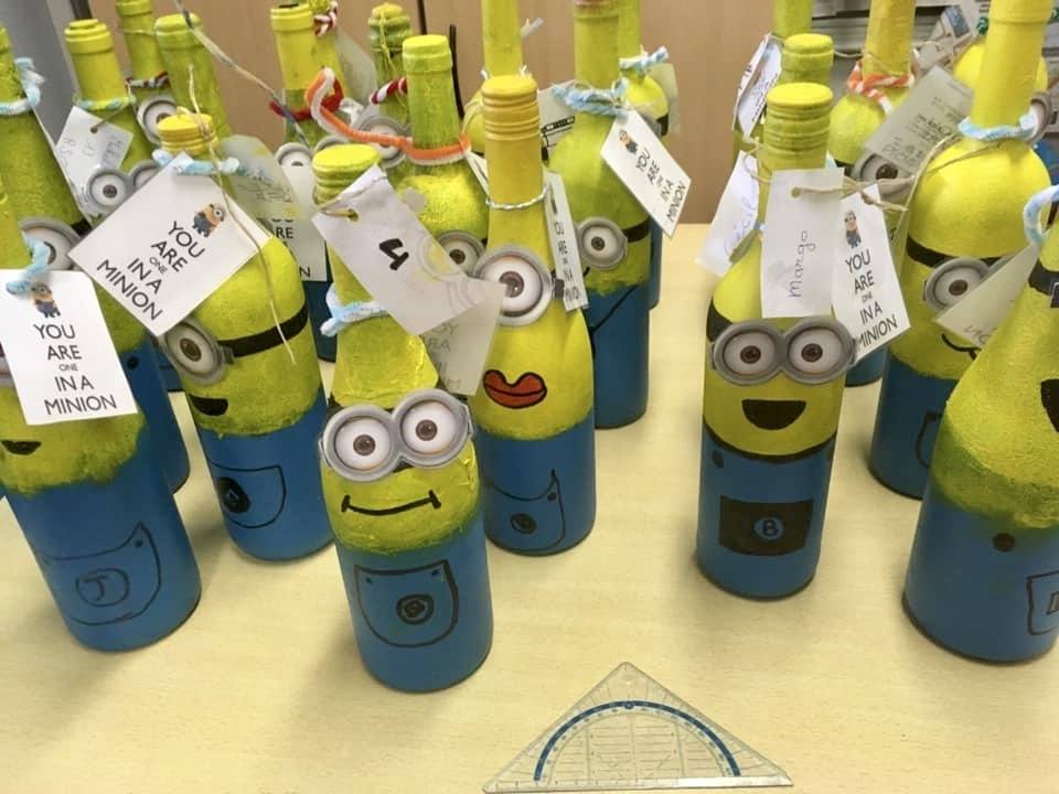 Wijnfles You are one in a Minion - knutselen » Crea met kids