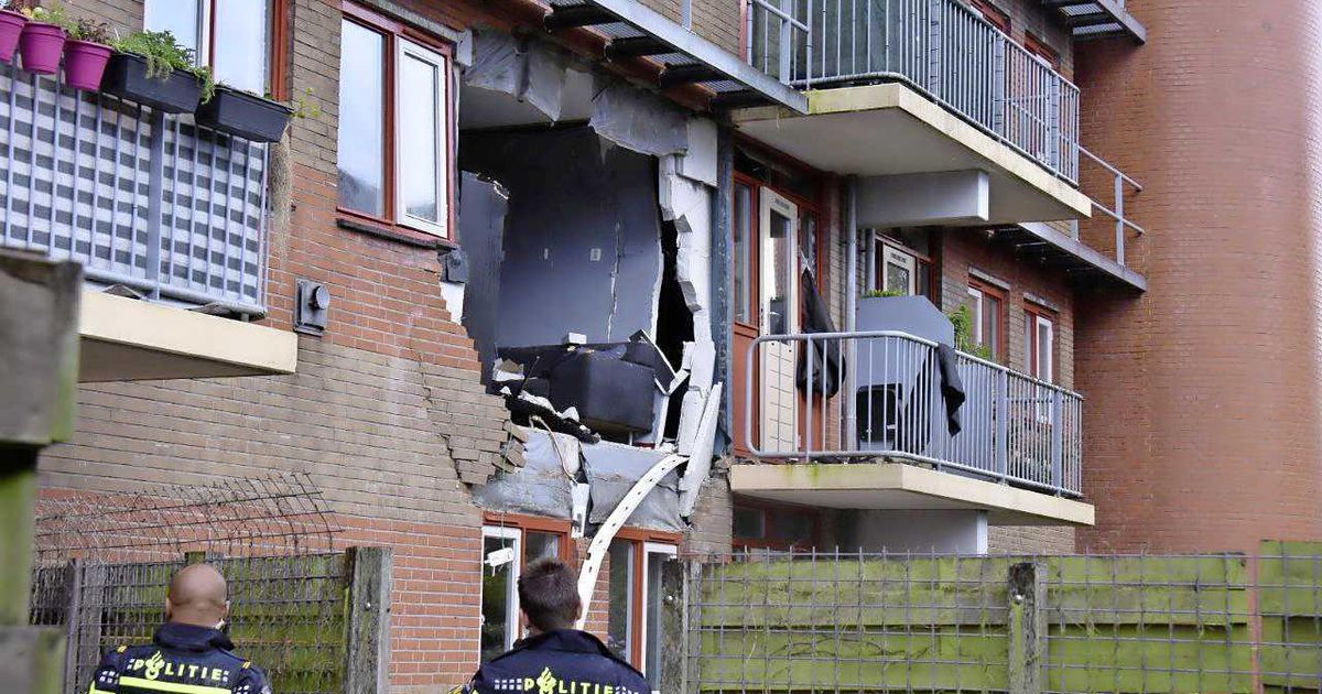 Gewonden bij enorme explosie in Groningse flat | Binnenland | Telegraaf.nl