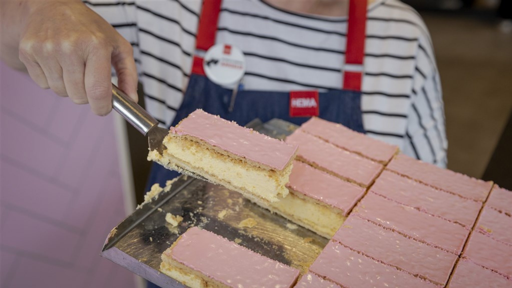 Valt het wankelende warenhuis HEMA maandag om, of niet? | RTL Nieuws