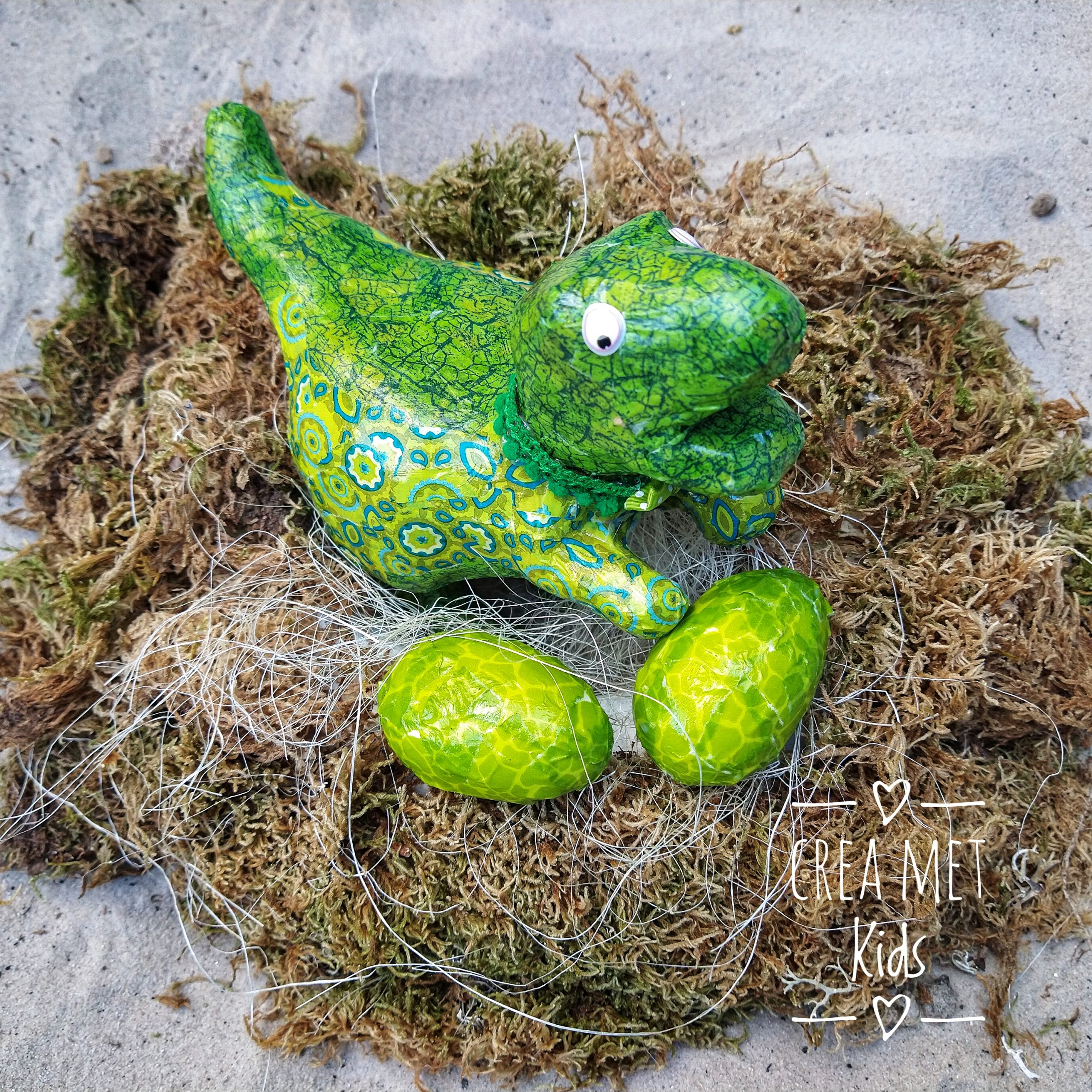 Dino maken met dino eieren door te decopatchen » Crea met kids