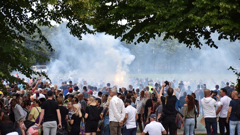 Malieveld stroomt langzaam leeg na demonstratie met honderden betogers - Omroep West