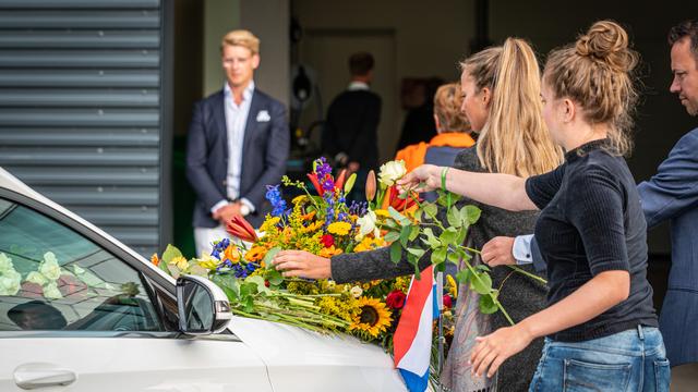 Vrienden, collega's en fans nemen afscheid van Van Ruijven