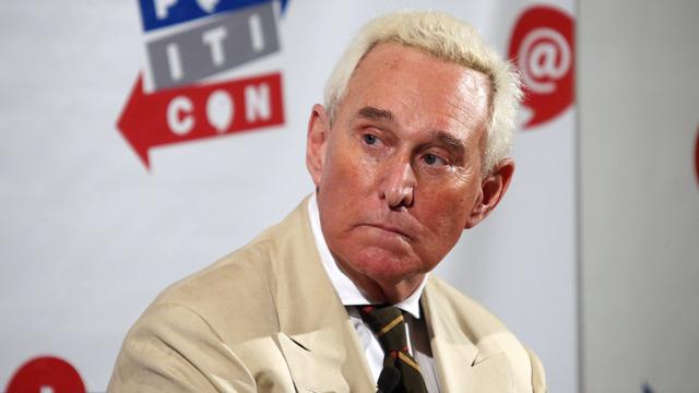 Trump scheldt gevangenisstraf van voormalig adviseur Roger Stone kwijt