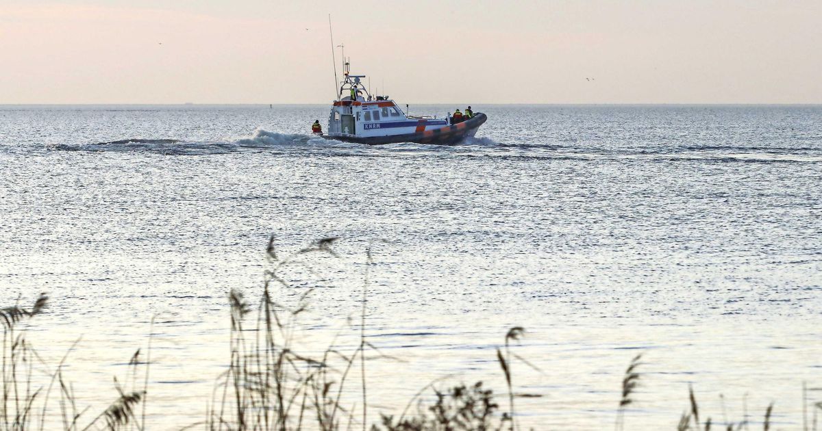 Zoekactie naar overboord geslagen man op IJsselmeer | Binnenland | Telegraaf.nl