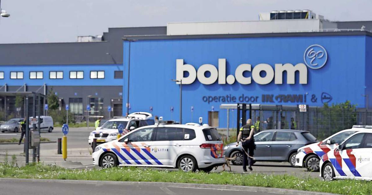 Gewapende overval op distributiecentrum Bol.com in Waalwijk | Binnenland | Telegraaf.nl