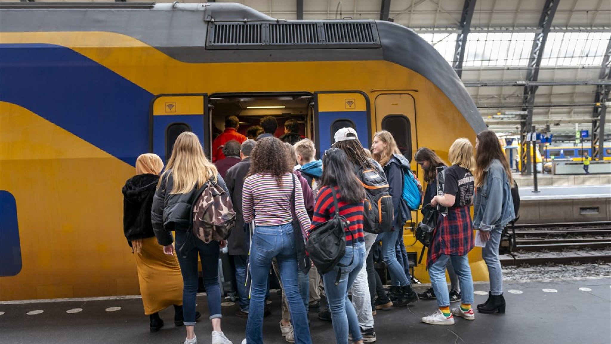 Treinreizen voor jongeren goedkoper vanaf 1 september | RTL Nieuws