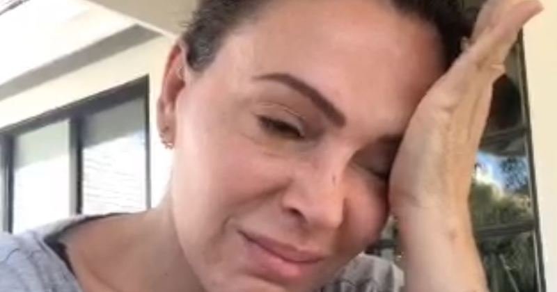 Alyssa Milano hospitalized, reveals she's experiencing hair loss following positive COVID-19 antibodies test - The Daily Clown