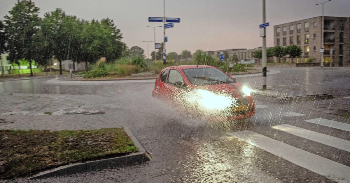 Kans op fikse buien en onweer | Binnenland | Telegraaf.nl