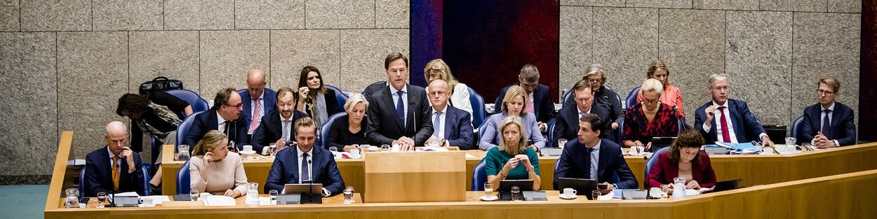 Waarom de regering NU moet opstappen! - Viruswaarheid