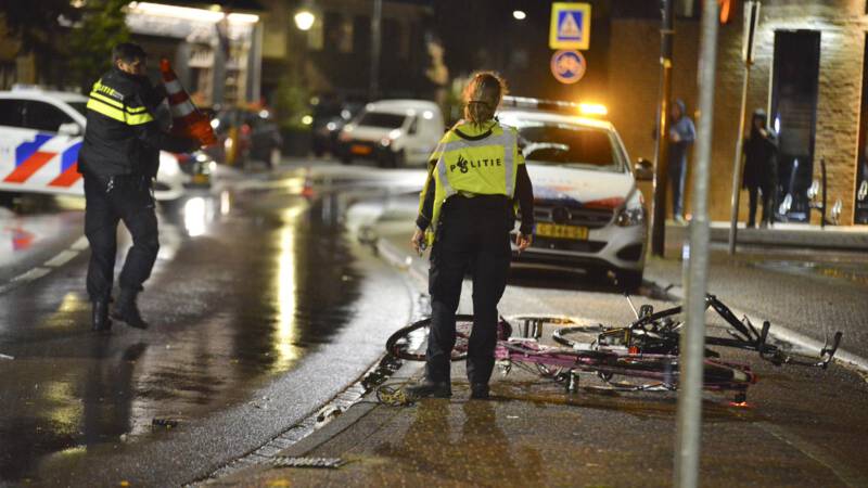 Automobilist rijdt in op bezoekers café Rijsbergen