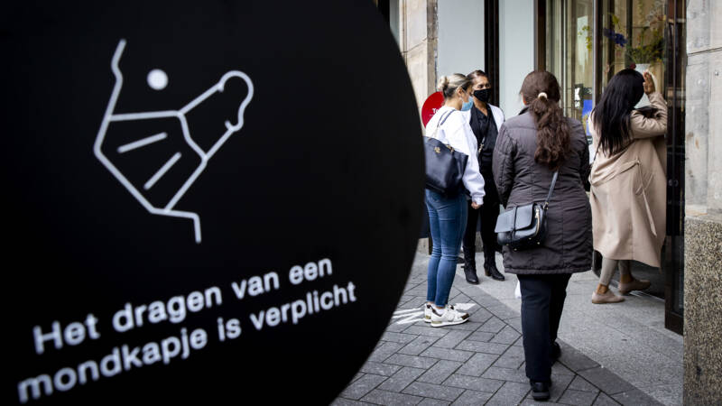 De zes vraagtekens van kritische artsen bij het coronabeleid: 'Niet in proportie'