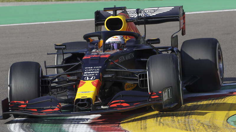 Hamilton snelste in enige training op Imola, tweede plaats Verstappen