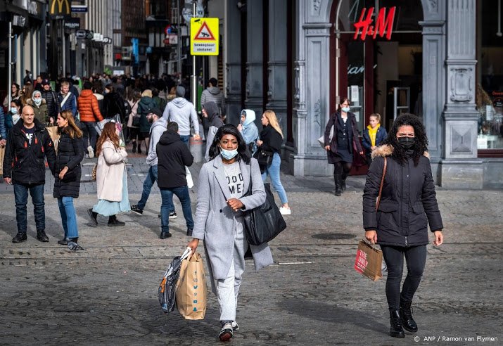 'Nederlanders blijven minder thuis dan tijdens eerste virusgolf' - Nieuws.nl