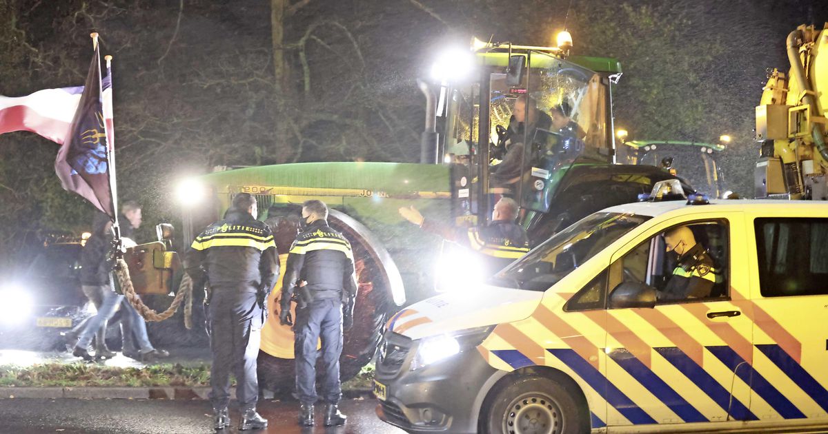 Eerste boeren in Den Haag gearriveerd voor stikstofprotest | Binnenland | Telegraaf.nl