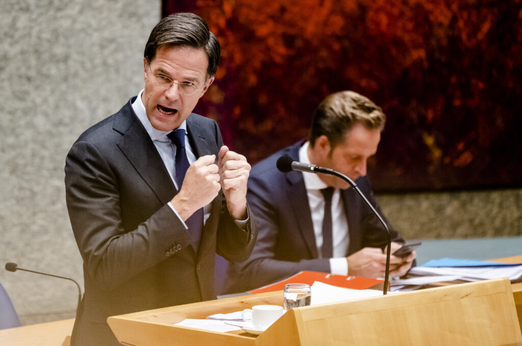 Fel verzet tegen avondklok, maar Rutte houdt maatregel achter de hand