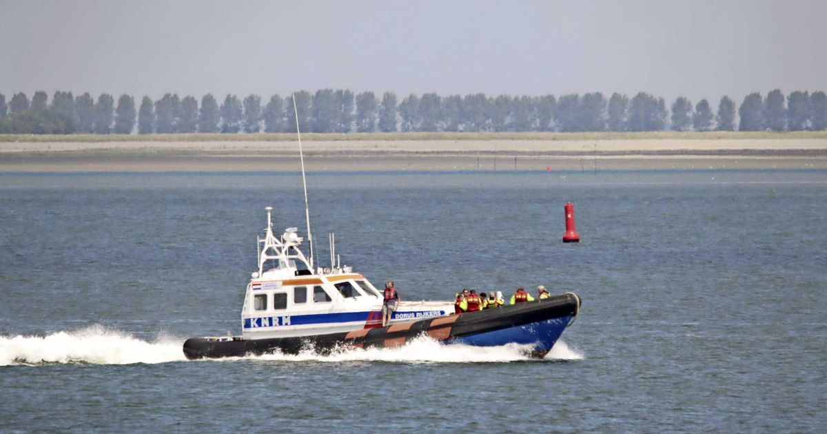 Massale zoektocht naar overboord geslagen man op Oosterschelde | Binnenland | Telegraaf.nl