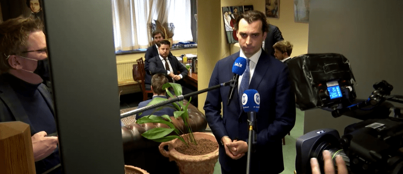 Nee hoor, we kunnen Thierry Baudet juist missen als kiespijn. Stem hem weg! - INDIGNATIE